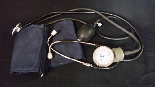 MANUAL BLOOD PRESSURE AND HEART BEAT STETHOSCOPE ANERRIOD SHYGIOMANOETER