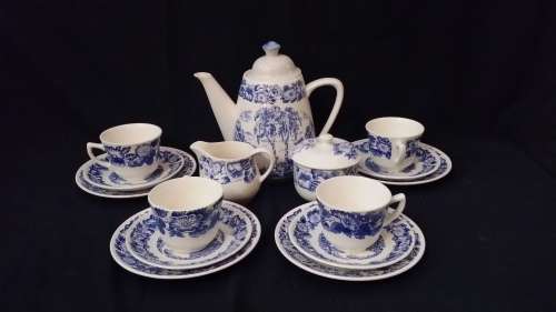 17 PIECE WHITE AND BLUE EGERSUND NORWAY TEA SET