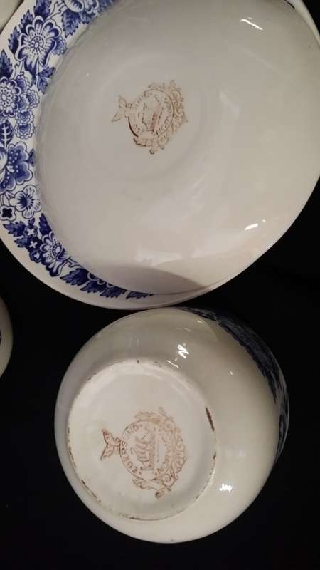 17 PIECE WHITE AND BLUE EGERSUND NORWAY TEA SET