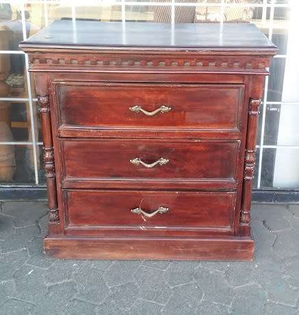 WOODEN 3 DRAWER CHEST  OF DRAWER    /  BUYER MUST COLLECT EDENVALE JHB
