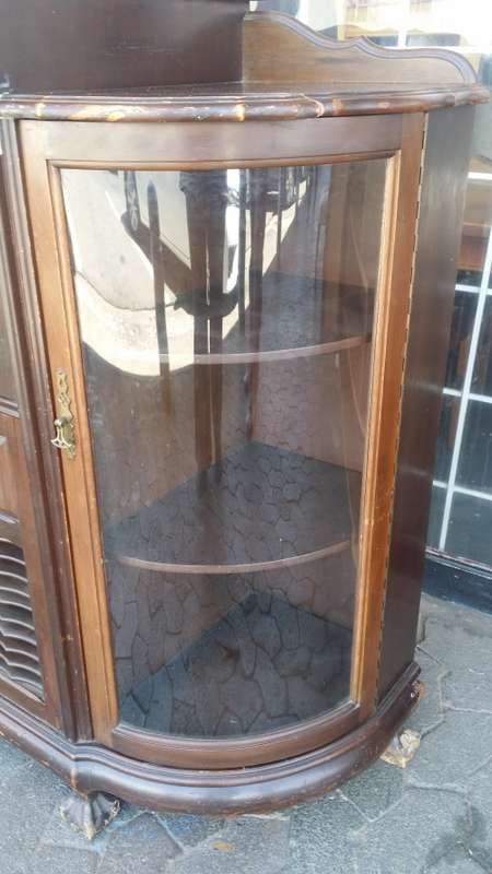 BLACK FRIDAY SALE !! IMBUIA BALL AND CLAW  SHOWCASE CABINET   /  BUYER MUST COLLECT EDENVALE JHB