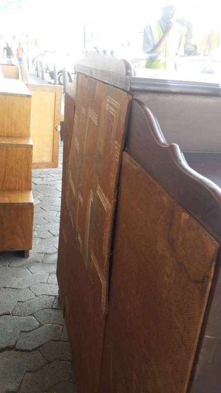 BLACK FRIDAY SALE !! IMBUIA BALL AND CLAW  SHOWCASE CABINET   /  BUYER MUST COLLECT EDENVALE JHB
