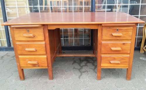VINTAGE  WOODEN 6 DRAWER DESK  / BUYER MUST COLLECT IN EDENVALE JHB