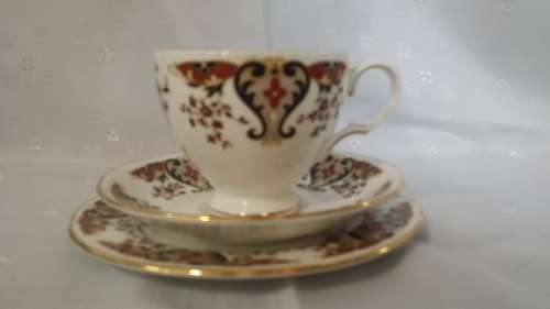 COLCLOUGH ENGLAND TRIO CUP , SAUCER , SIDE PLATE