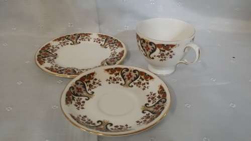 COLCLOUGH ENGLAND TRIO CUP , SAUCER , SIDE PLATE