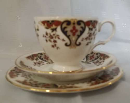 COLCLOUGH ENGLAND TRIO CUP , SAUCER , SIDE PLATE