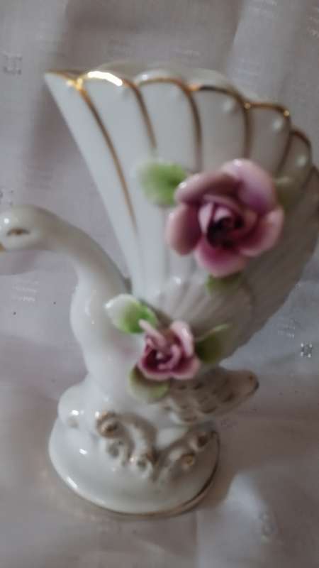SWAN ORNAMENT VASE