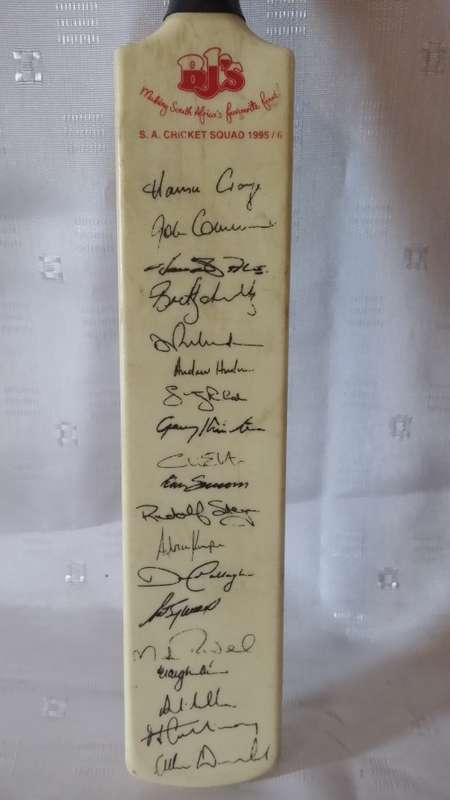 S. A CRICKET SQUAD 1995/6 SIGNED SMALL  BAT BY HANSIE CRONJE AND TEAM