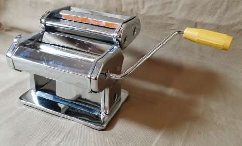 PASTA MAKER MACHINE