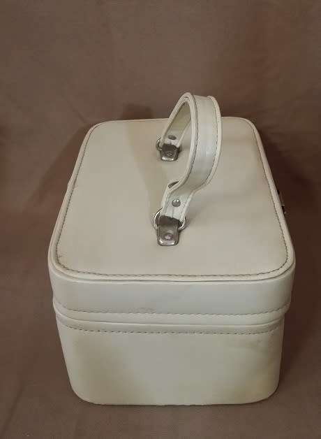 VINTAGE VANITY CASE