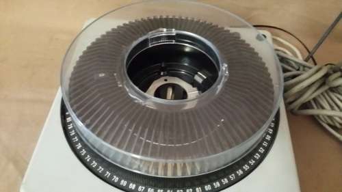 KODAK CAROUSEL  SLIDE PROJECTOR  IN WORKING ORDER
