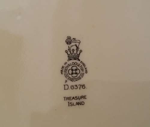 ROYAL DOULTON TREASURE ISLAND 34 CM PLATE