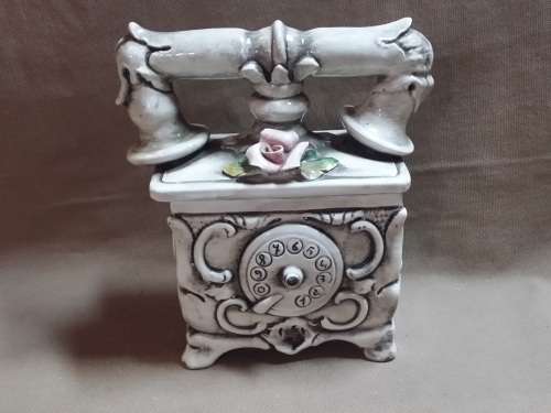 CAPODIMONTE BASSONO ITALY JAR AND LID 20 CM X 16 CM X 8 CM
