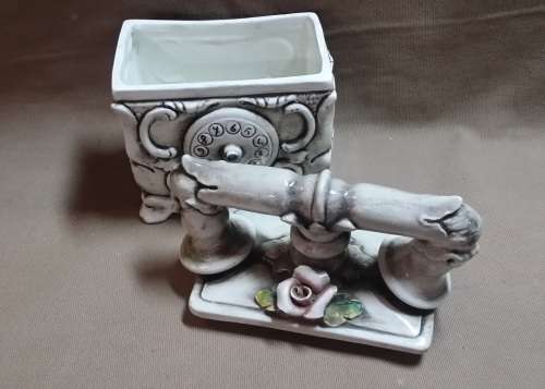 CAPODIMONTE BASSONO ITALY JAR AND LID 20 CM X 16 CM X 8 CM