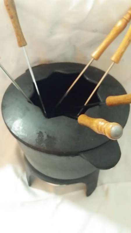 CAST IRIO FONDUE SET