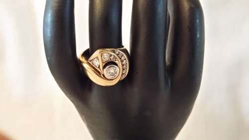 9ct  GOLD DIAMOND RING