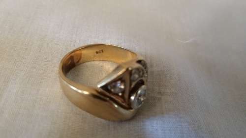 9ct  GOLD DIAMOND RING