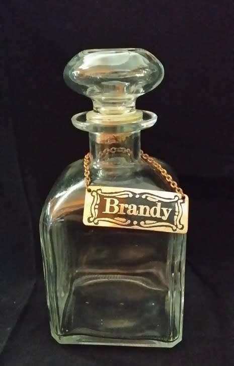 GLASS DECANTER