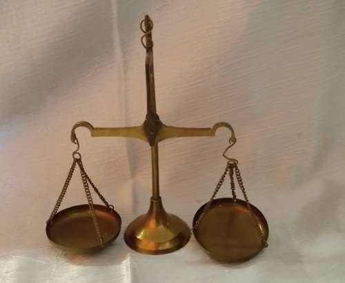 BRASS  SCALE 15 X 14 CM