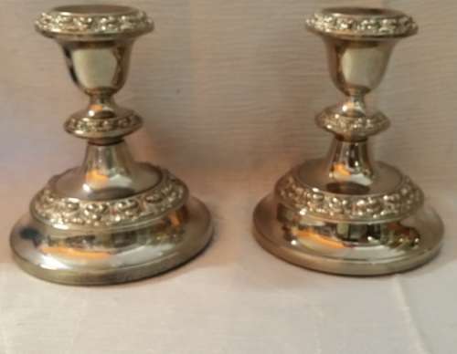 SET OF TWO CANDLE STICK HOLDERS 12 X 10 CM