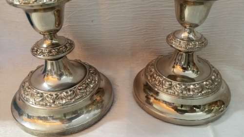 SET OF TWO CANDLE STICK HOLDERS 12 X 10 CM
