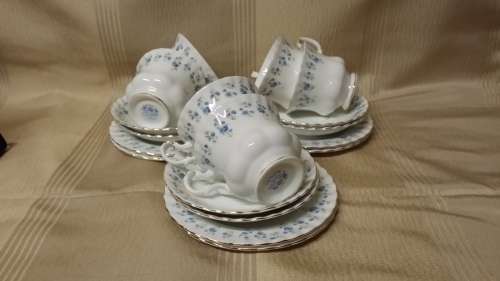 ROYAL ALBERT MEMORY LANE BONE CHINA ENGLAND 18 PIECE TEA SET