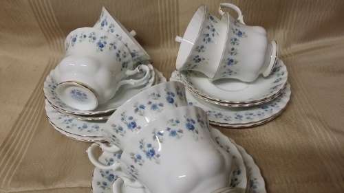 ROYAL ALBERT MEMORY LANE BONE CHINA ENGLAND 18 PIECE TEA SET