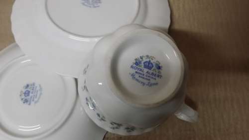 ROYAL ALBERT MEMORY LANE BONE CHINA ENGLAND 18 PIECE TEA SET