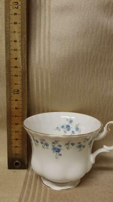 ROYAL ALBERT MEMORY LANE BONE CHINA ENGLAND 18 PIECE TEA SET