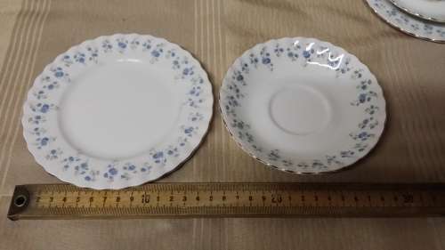 ROYAL ALBERT MEMORY LANE BONE CHINA ENGLAND 18 PIECE TEA SET