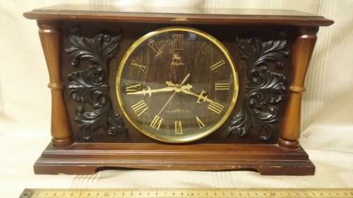RHYTHM 4 JEWELS TRANSISTOR MANTEL CLOCK