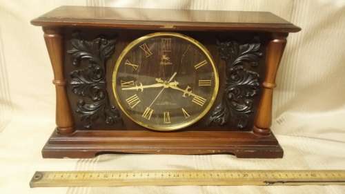 RHYTHM 4 JEWELS TRANSISTOR MANTEL CLOCK