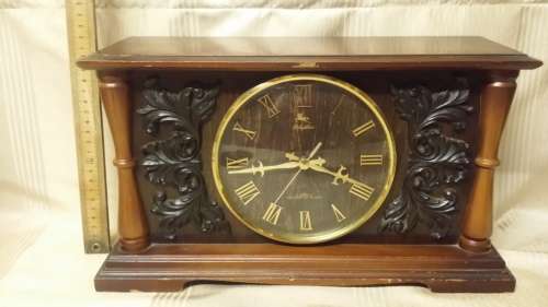 RHYTHM 4 JEWELS TRANSISTOR MANTEL CLOCK