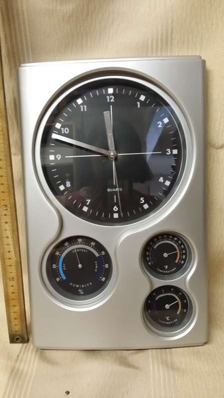 QUARTZ  HUMIDITY , TEMPERATURE  CLOCK 37 CM X 24 CM