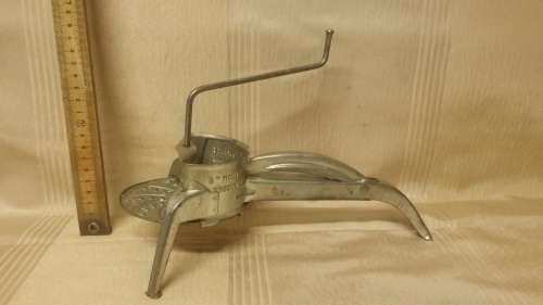 VINTAGE MANUAL GRATER