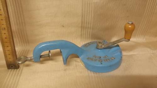 VINTAGE SPONG & CO ENGLAND BEAN SLICER