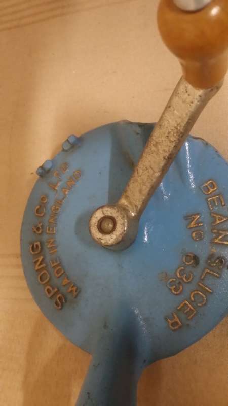VINTAGE SPONG & CO ENGLAND BEAN SLICER