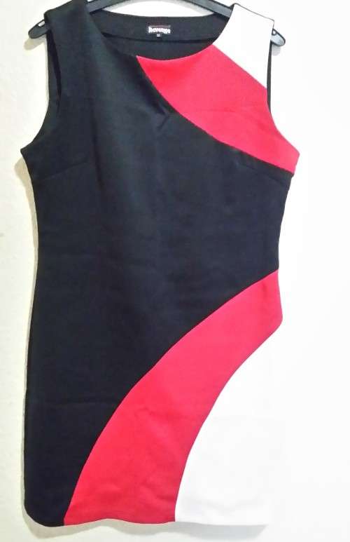 REVENGE  BLACK , WHITE  AND RED  KNEE LENGHT LADIES  DRESS SIZE 12