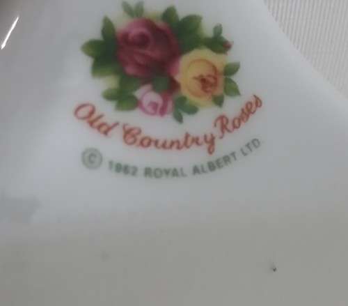 OLD COUNTRY ROSES ROYAL ALBERT CAKE LIFTER 26 CM X 16 CM