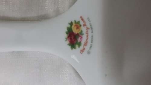 OLD COUNTRY ROSES ROYAL ALBERT CAKE LIFTER 26 CM X 16 CM