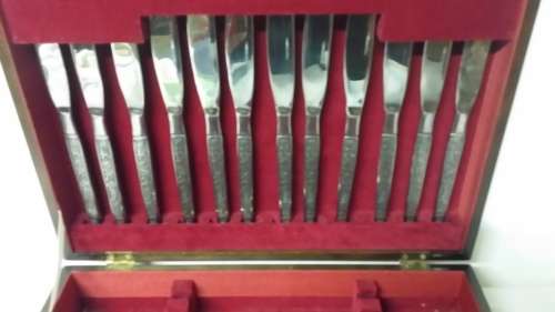 42 PIECE CUTLERY SET IN WOODEN CUTLERY BOX