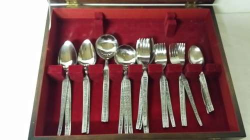 42 PIECE CUTLERY SET IN WOODEN CUTLERY BOX