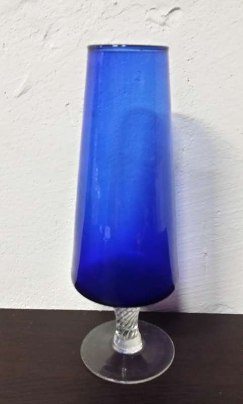 BLUE GLASS VASE 20 cm x 7 cm