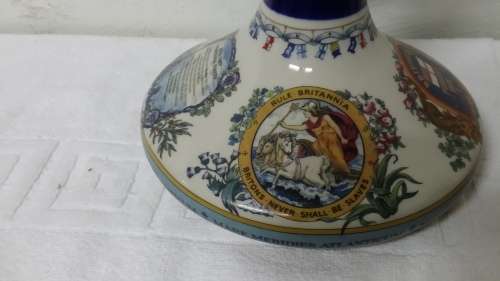 WADE STAFFORDSHIRE ENGLAND DECANTER 23 CM X 20 CM