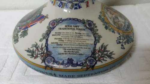 WADE STAFFORDSHIRE ENGLAND DECANTER 23 CM X 20 CM