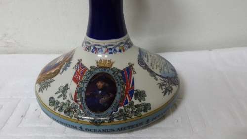 WADE STAFFORDSHIRE ENGLAND DECANTER 23 CM X 20 CM