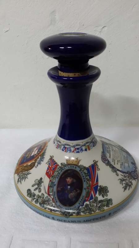 WADE STAFFORDSHIRE ENGLAND DECANTER 23 CM X 20 CM