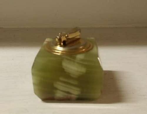 GREEN MARBLE ONYX FLUID TABLE LIGHTER ( not tested ) 7 CM