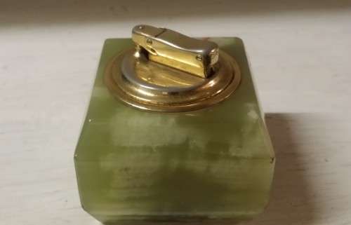 GREEN MARBLE ONYX FLUID TABLE LIGHTER ( not tested ) 7 CM