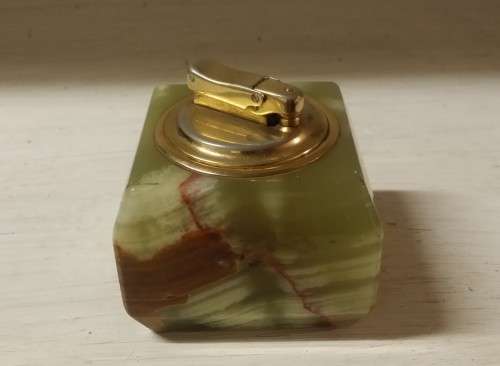 GREEN MARBLE ONYX FLUID TABLE LIGHTER ( not tested ) 7 CM